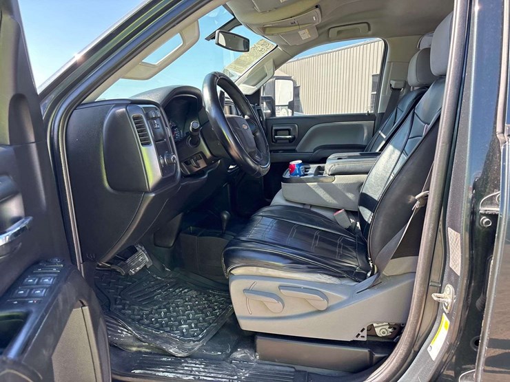 2018-chevrolet-silverado-3500hd-image-11