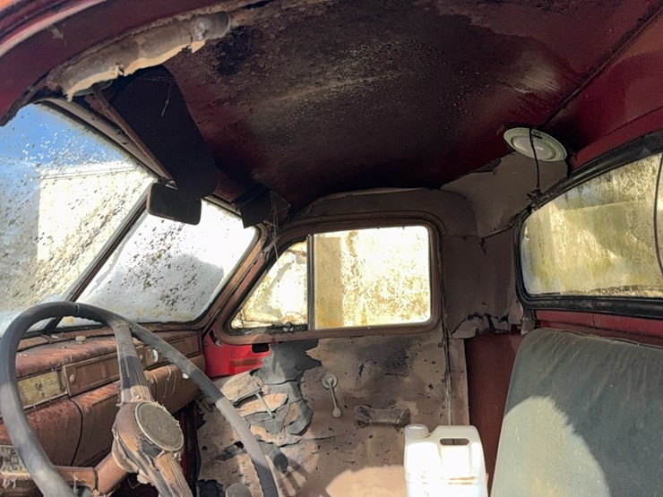 1947-studebaker,-6-wheel-grain,-cattle-sides,-not-running;-located-at-7241-roxbury-rd,-charles-city,-va,-please-call-804.837.9940-or-804.651.4404-with-questions-image-8