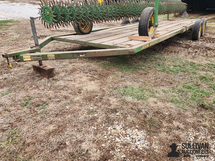 john-deere-donahue-t/a-implement-trailer-image-1