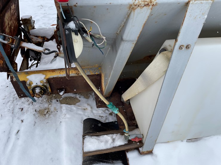 #3773-•-truck-mounted-salter/sander-with-brine-tanks-image-31