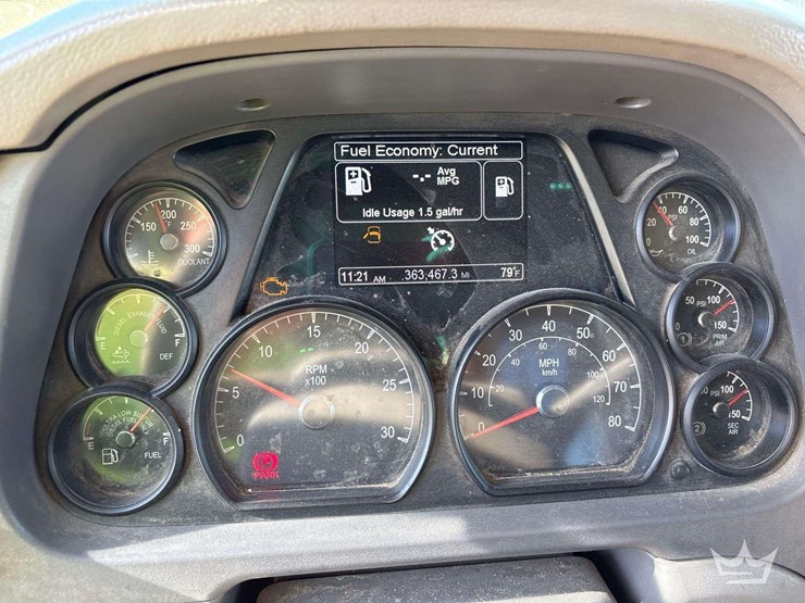 2016-peterbilt-579-image-21