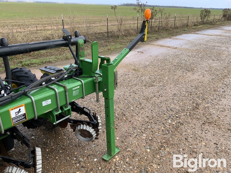 2015-john-deere-1725-image-14