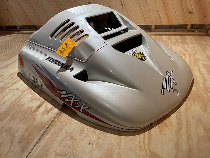 #3849-•-1992-ski-doo-formula-mx-x-snowmobile-hood-image-1