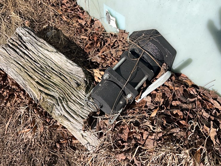 5000-gal-fertilizer-tanks,-poly;-located-at-7241-roxbury-rd,-charles-city,-va,--please-call-804.837.9940-or-804.651.4404-with-questions-image-2