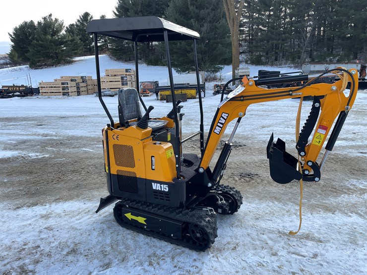 #200-•-miva-va15-mini-excavator-image-4