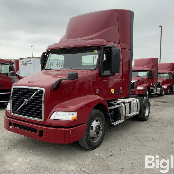 2017 Volvo VNM42T S/A Truck Tractor