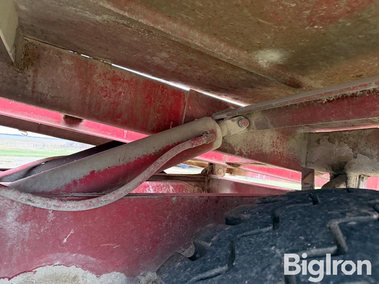 new-holland-1049-image-12