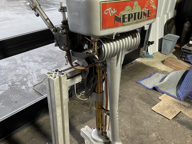 #3819-•-muncie-neptune-twin-4-h.p.-vintage-outboard-boat-motor-image-2