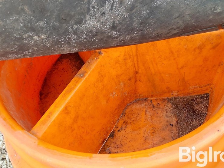 b-w-poly-mineral-feeders-image-15