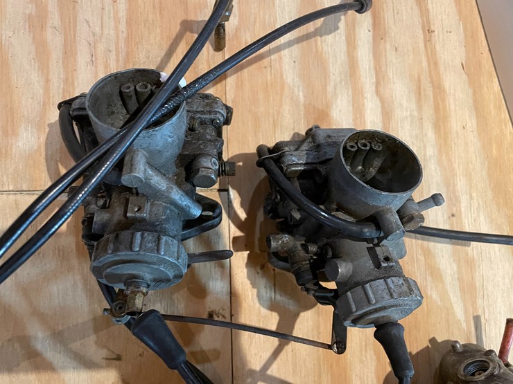 #3857-•-(3)-sets-of-mikuni-carburetors-image-5