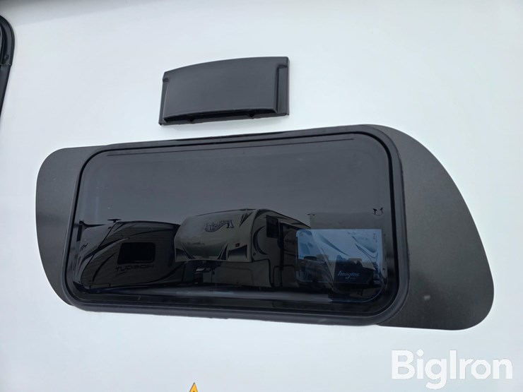 2022-ember-overland-171fb-travel-trailer-image-14