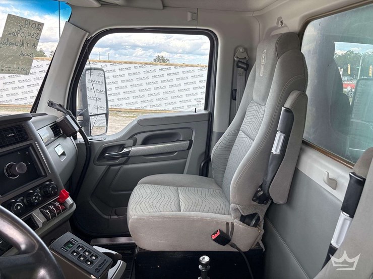 2019-kenworth-t880-image-35