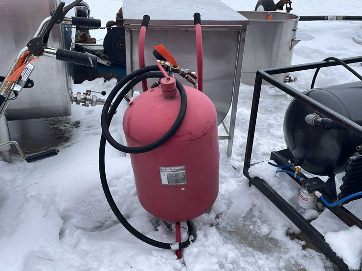 #3525-•-110-lb.-sand-blaster-image-2