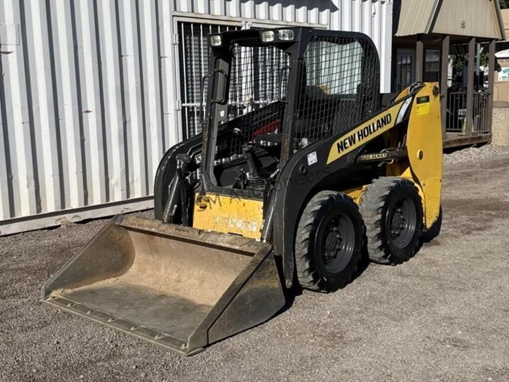 new-holland-l216-image-2