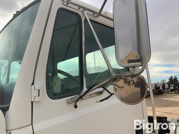 1998-freightliner-fl70-image-12