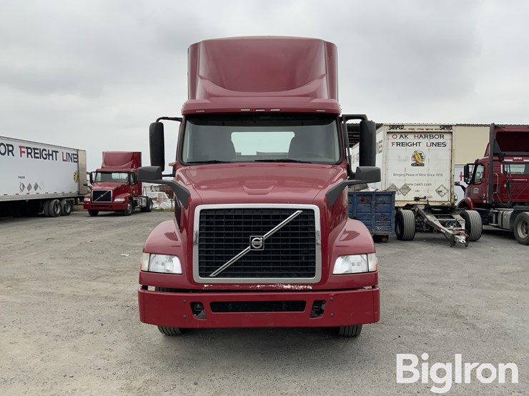 2017-volvo-vnm42t-s/a-truck-tractor-image-2