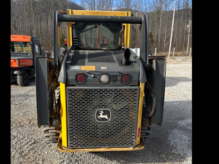 2014-deere-320d-image-5