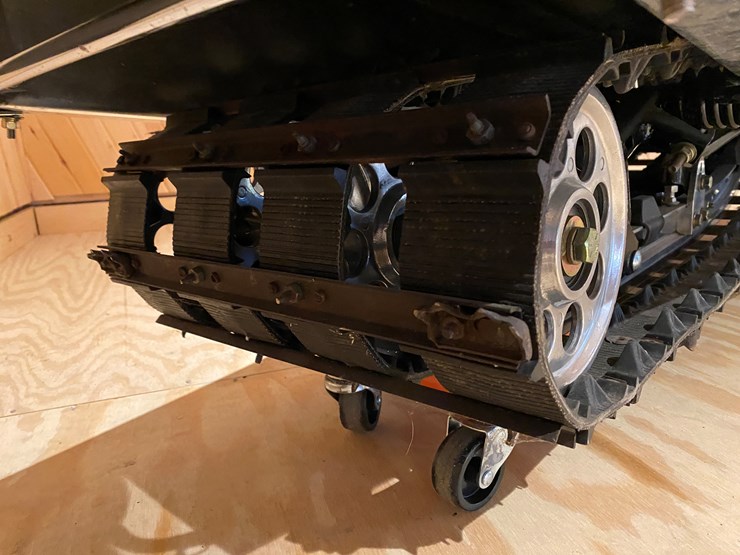 #3776-•-1976-rupp-magnum-440-snowmobile-image-12