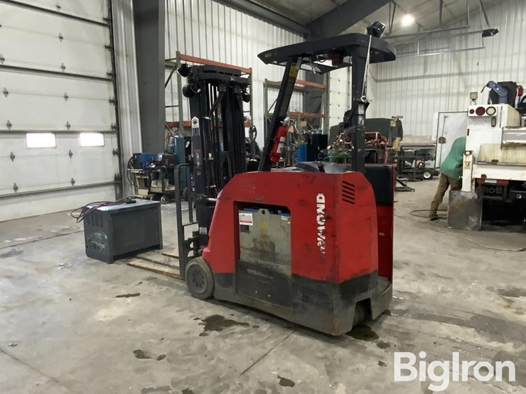 2018-raymond-425-c50tt-stand-on-electric-forklift-image-7