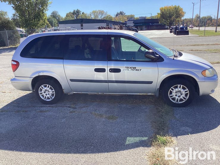 2005-dodge-grand-caravan-sport-image-4
