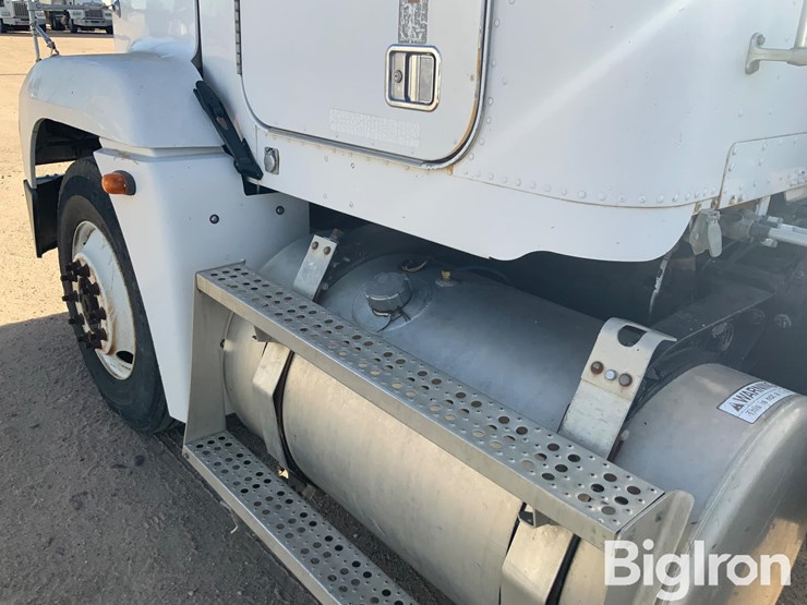 1999-freightliner-fld120-image-10