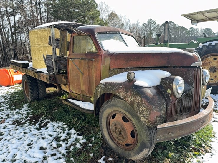 1947-studebaker,-6-wheel-grain,-cattle-sides,-not-running;-located-at-7241-roxbury-rd,-charles-city,-va,-please-call-804.837.9940-or-804.651.4404-with-questions-image-2