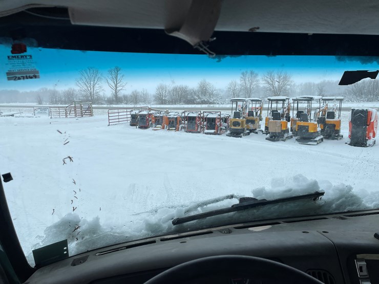 #400-•-2006-sterling-straight-truck-(has-wi-title)-image-83