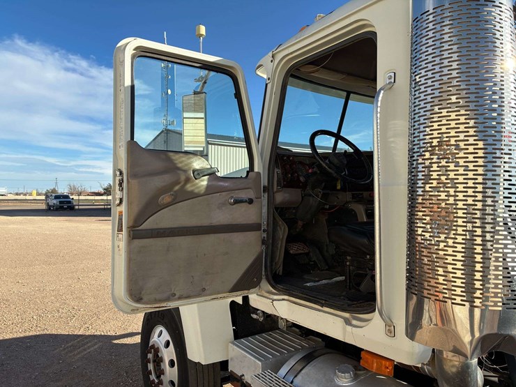 2006-mack-chn613-image-8