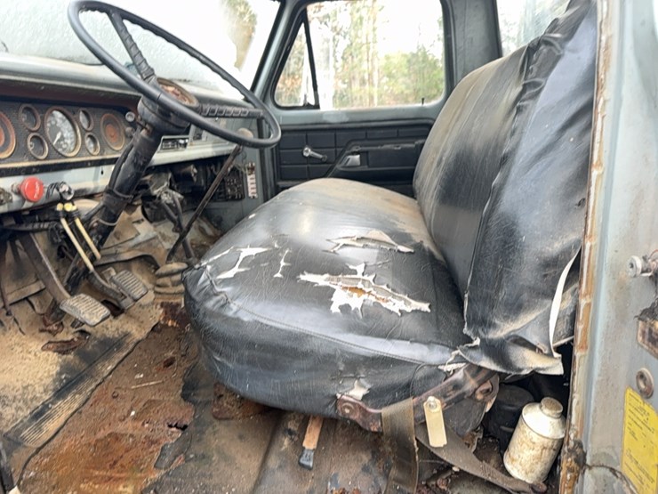 1977-ford-600-image-61