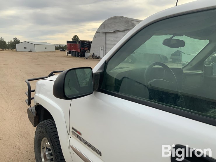 2005-gmc-sierra-2500-image-11