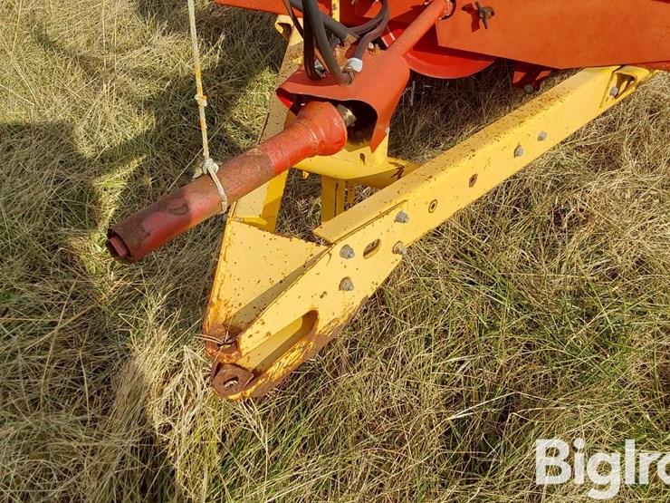 new-holland-680-image-9