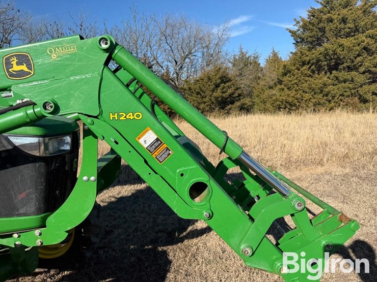 2016-john-deere-5045e-image-17