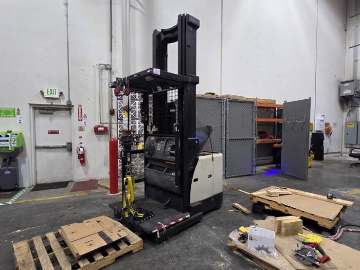 2006-crown-sp3420-30-image-2