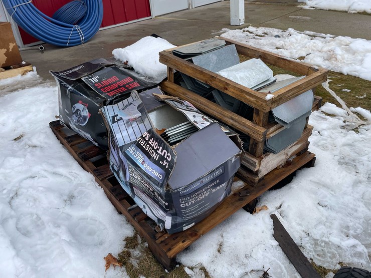 #3542-•-pallet-of-bucket-covers-image-5