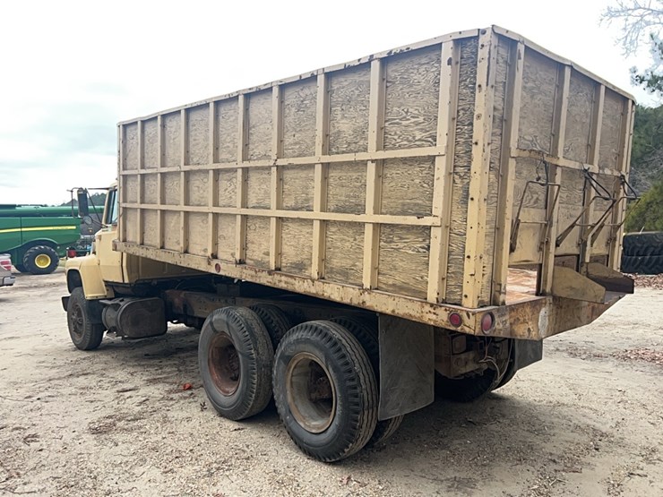 1975-ford-880-image-3