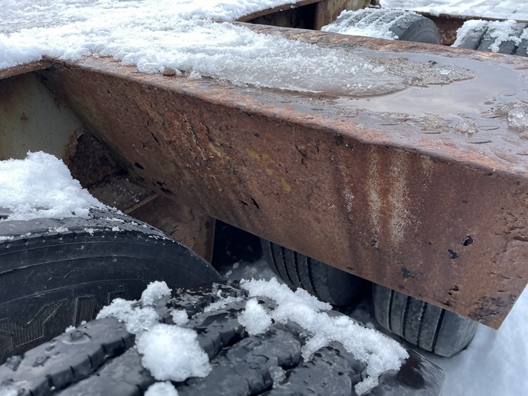 #1012-•-32'-lowboy-semi-trailer-(no-title,-for-parts)-image-33