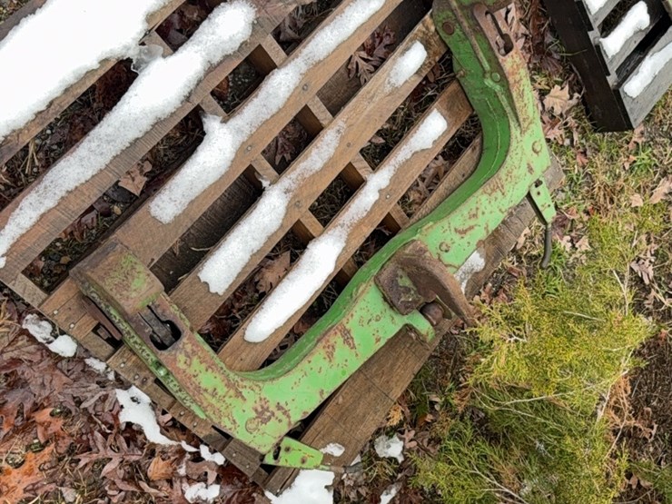 john-deere-quick-hitch;-located-at-7241-roxbury-rd,-charles-city,-va,-please-call-804.837.9940-or-804.651.4404-with-questions-image-10