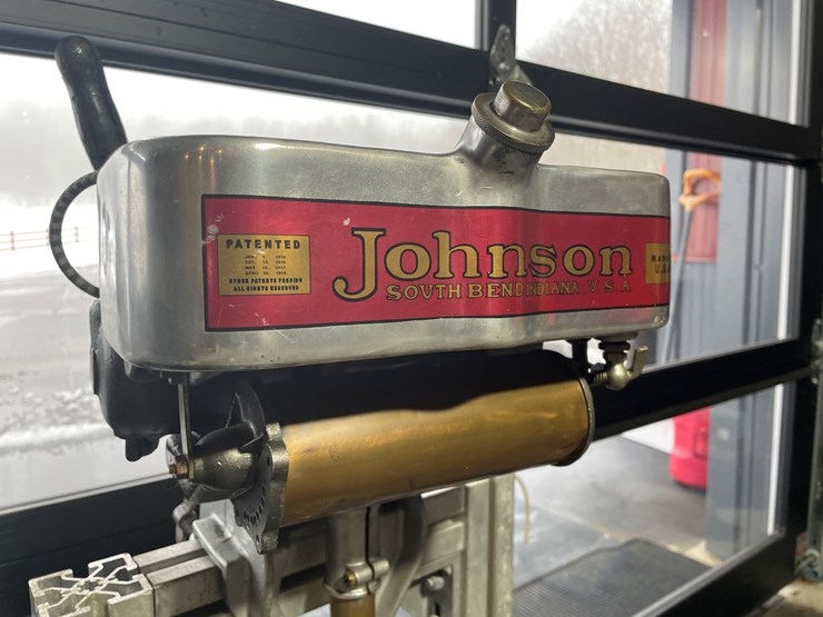 #3829-•-johnson-vintage-outboard-boat-motor-image-3