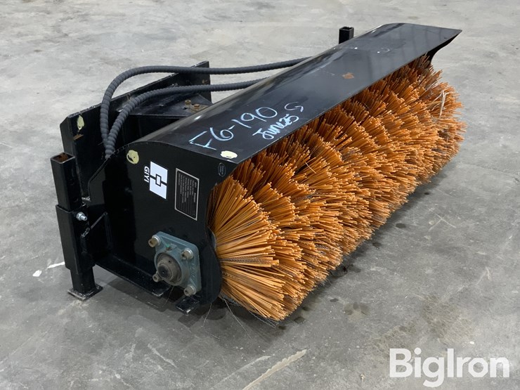 2025-giyi-gy-qsj-mini-skid-steer-loader-sweeper-image-3