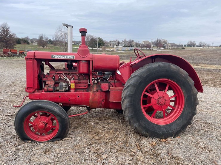 mccormick-deering-wk-40-wide-front-on-rubber-image-2