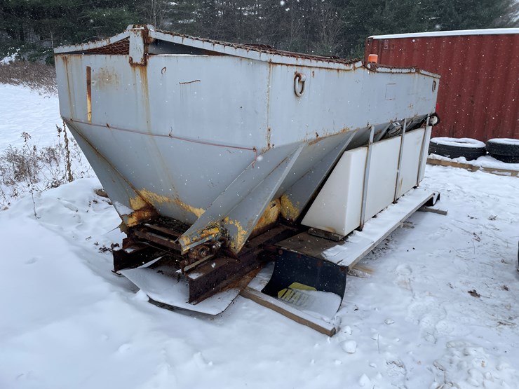 #3773-•-truck-mounted-salter/sander-with-brine-tanks-image-5