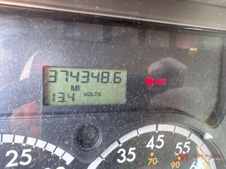 2012-freightliner-cascadia-day-cab-truck-tractor-image-17