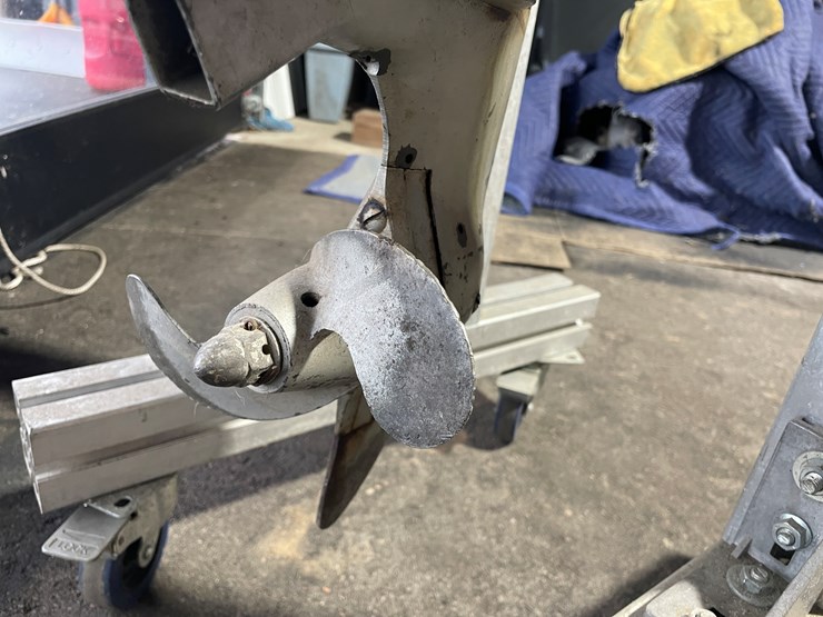 #3835-•-hiawatha-vintage-outboard-boat-motor-image-9