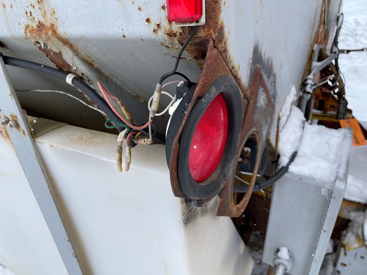 #3773-•-truck-mounted-salter/sander-with-brine-tanks-image-16