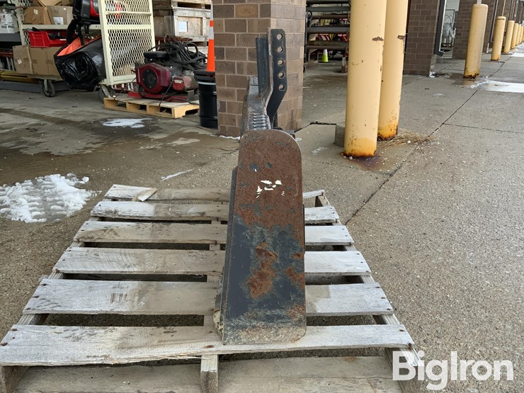 bobcat-skid-steer-3-pt-hitch-attachment-image-4