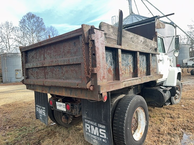 1982-ford-8000-image-33