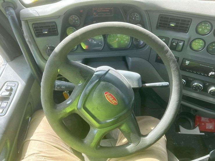 2016-peterbilt-579-image-11