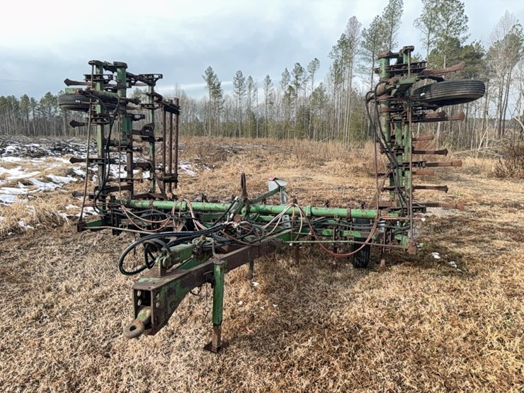 john-deere-pull-type-3-section-field-cultivator,-24';-located-at-7241-roxbury-rd,-charles-city,-va,-please-call-804.837.9940-or-804.651.4404-with-questions-image-1