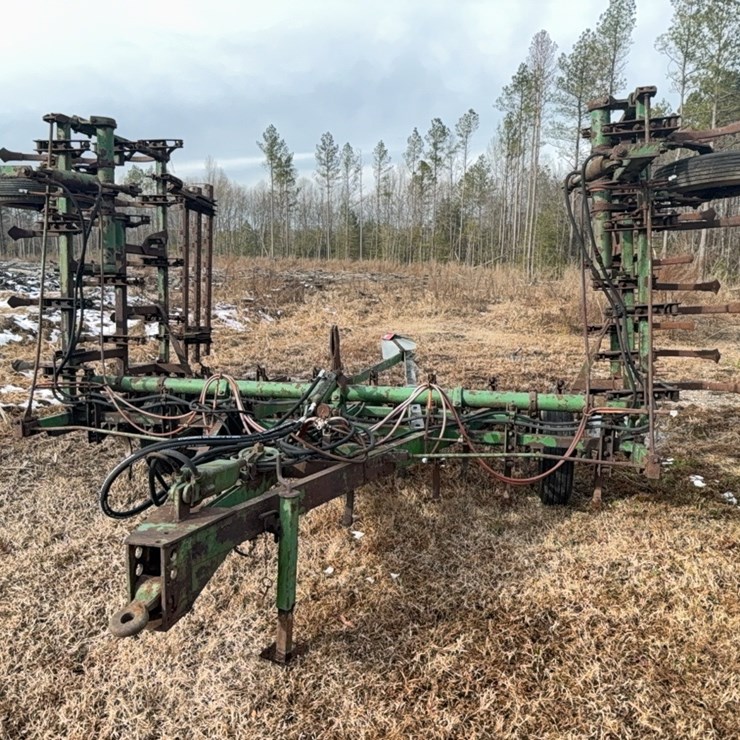 JOHN DEERE PULL TYPE 3 SECTION FIELD CULTIVATOR, 24'; LOCATED AT 7241 ROXBURY RD, CHARLES CITY, VA, PLEASE CALL 804.837.9940 OR 804.651.4404 WITH QUESTIONS