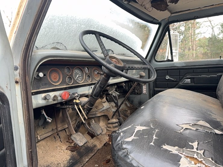 1977-ford-600-image-62